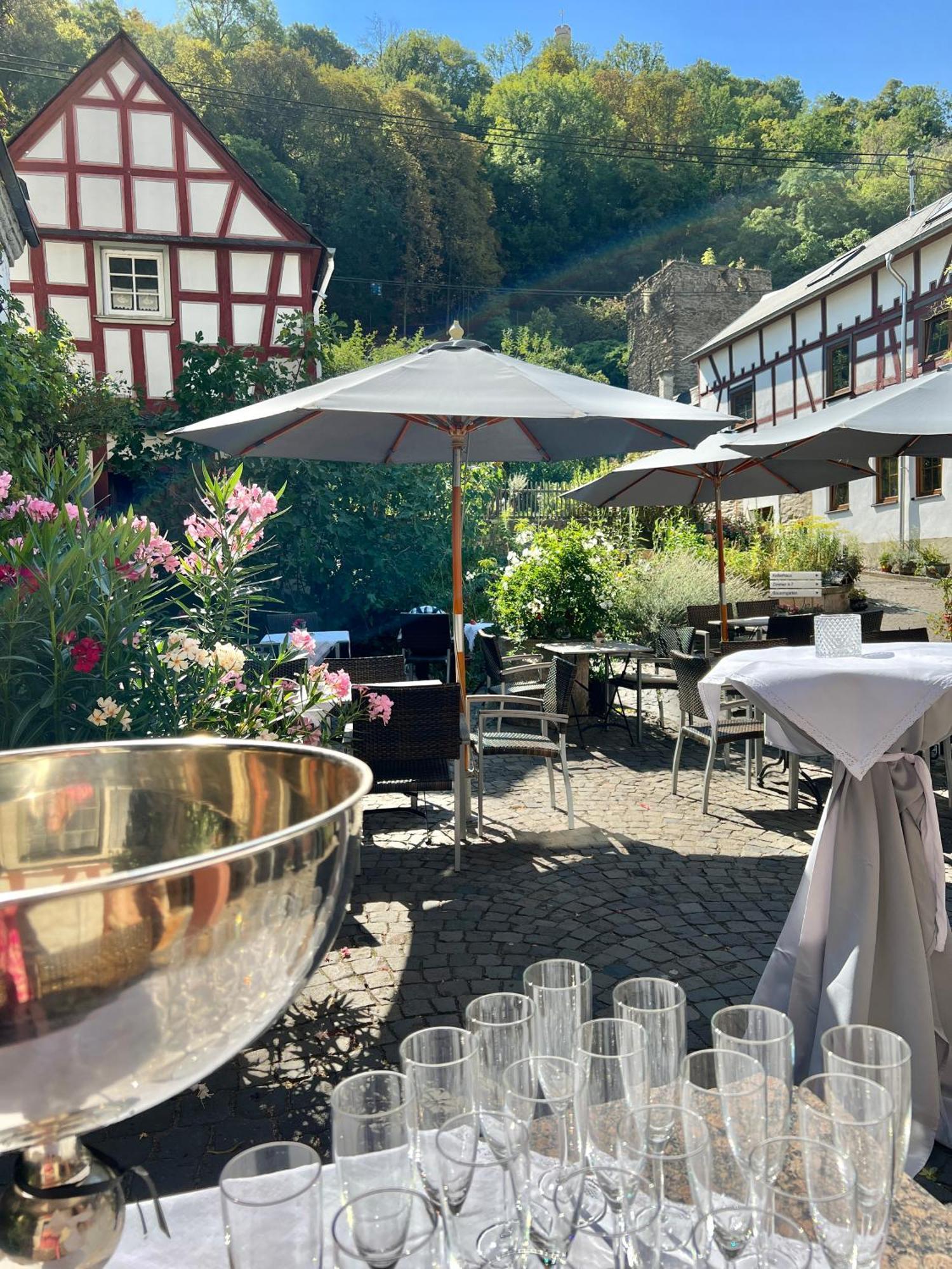 Landgasthof Zum Weissen Schwanen Braubach Exterior photo